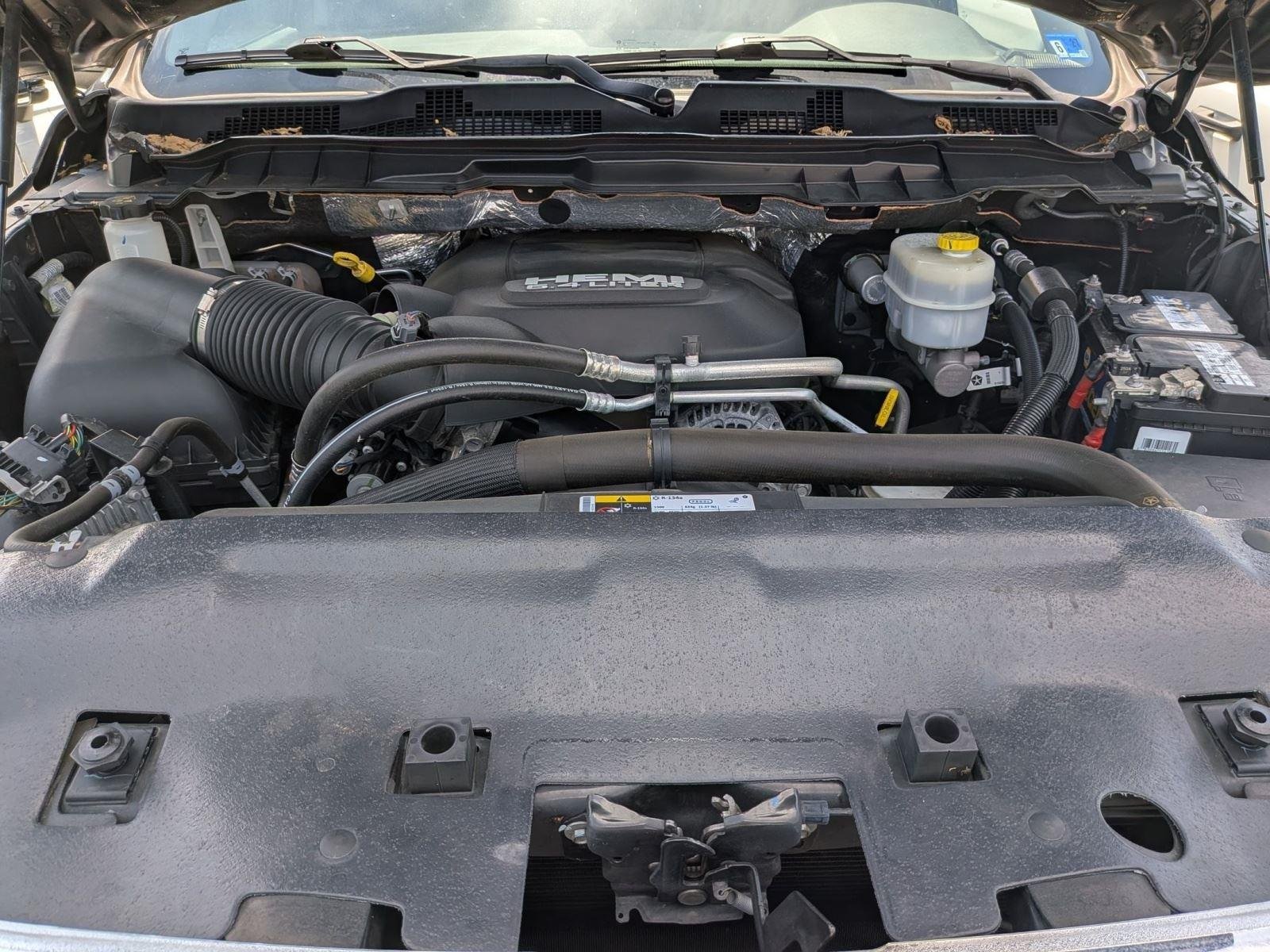 Used 2018 Granite Crystal Metallic Clearcoat Ram Tradesman image 35