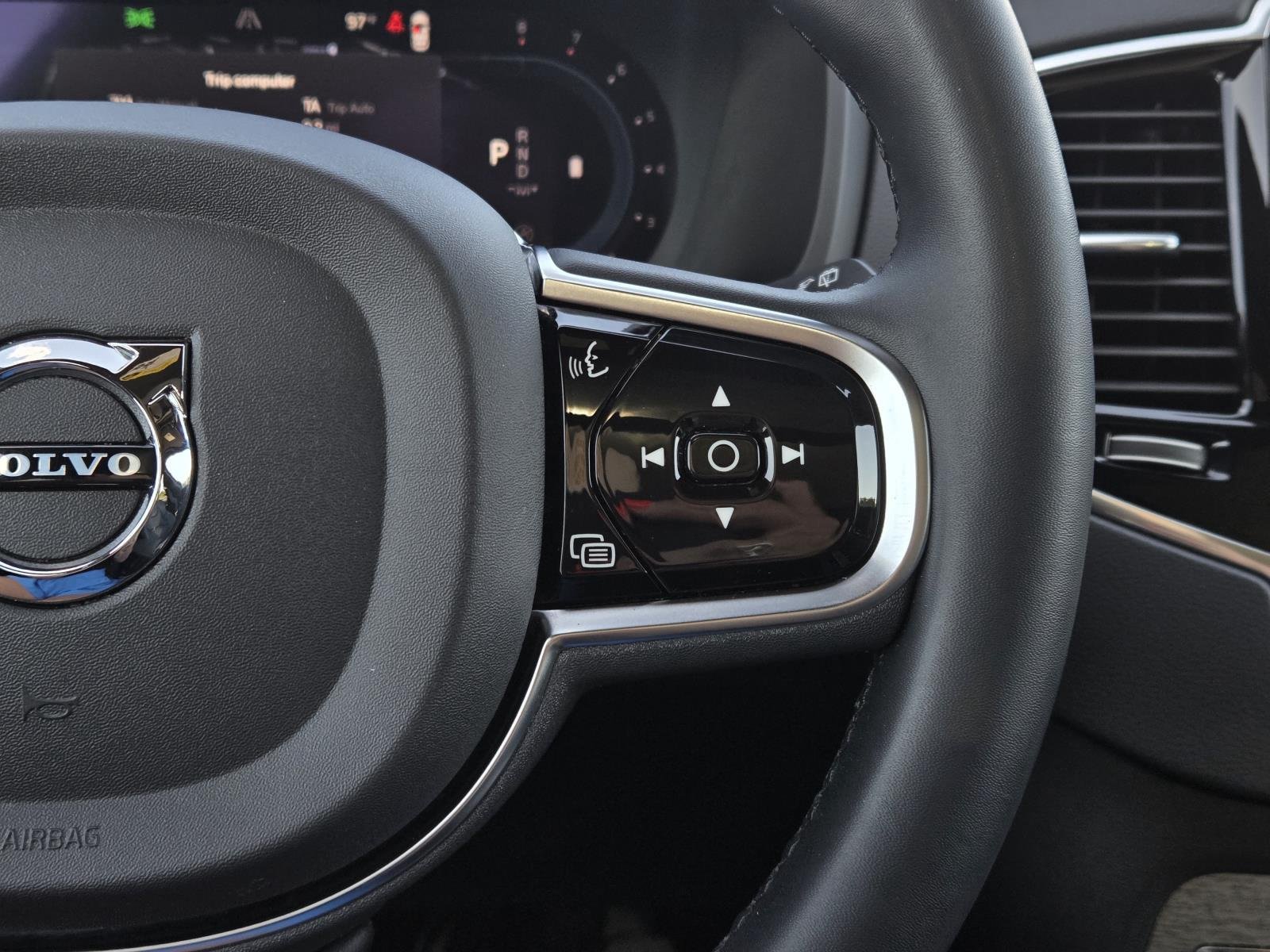 Used 2023 Onyx Black Metallic Volvo Ultimate image 22