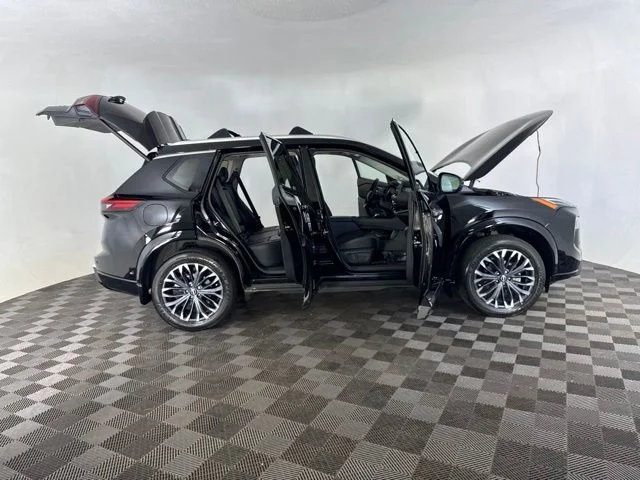 Certified Used 2025 Black Nissan Platinum image 13