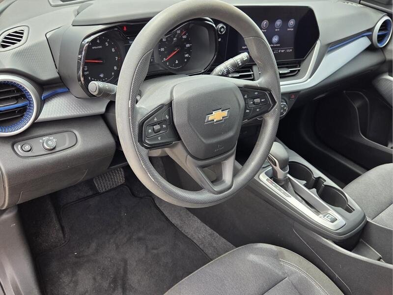 Used 2024 Crimson CHEVROLET FWD 4DR LS image 11