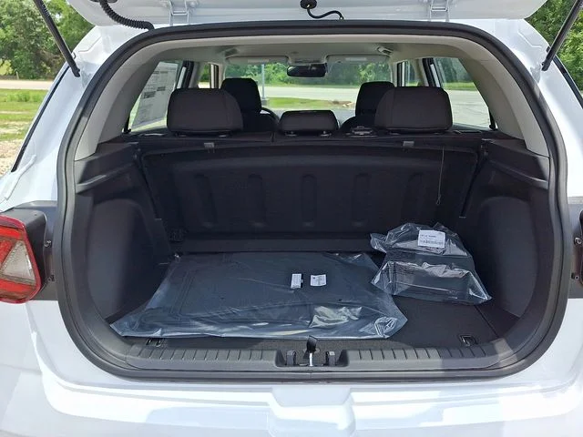 New 2026 White Hyundai SE image 20