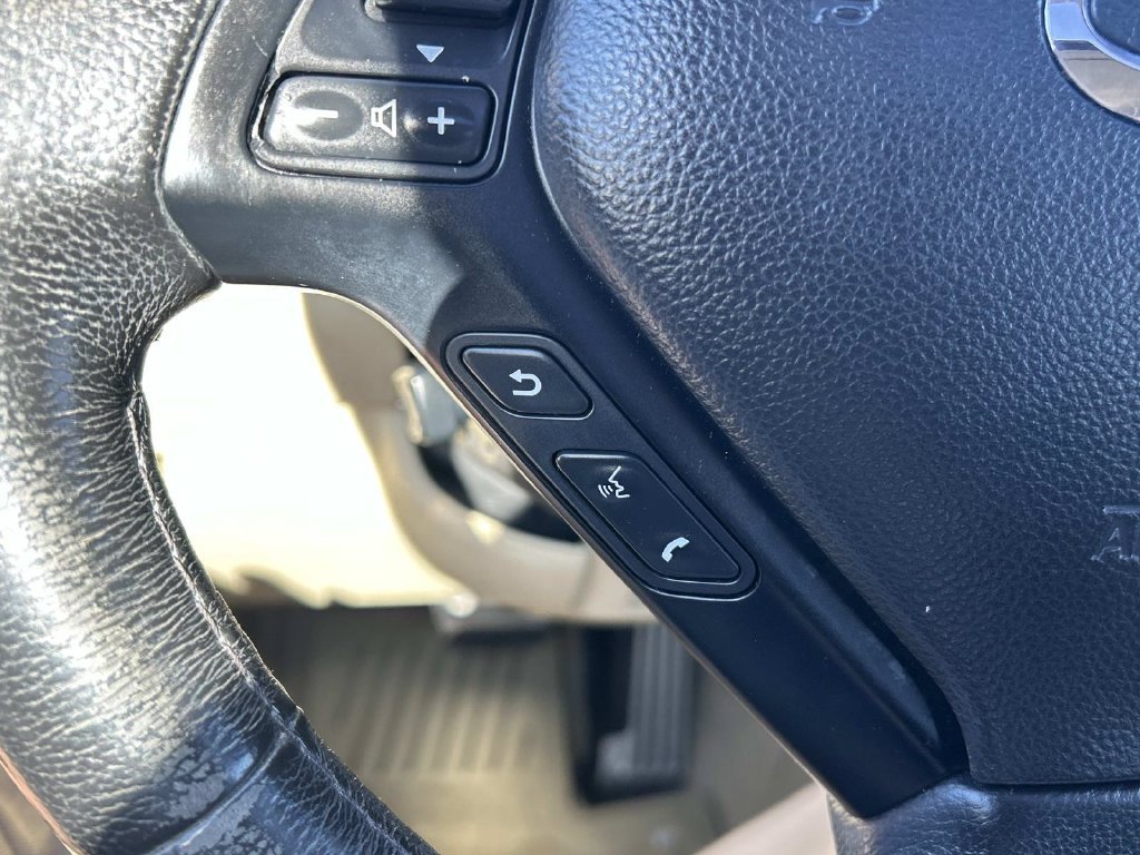 Used 2017 Black INFINITI Base image 21