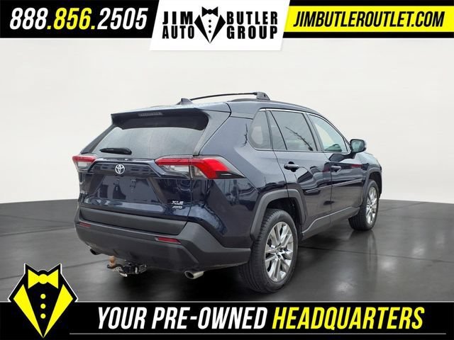 Used 2021  Toyota XLE Premium image 2