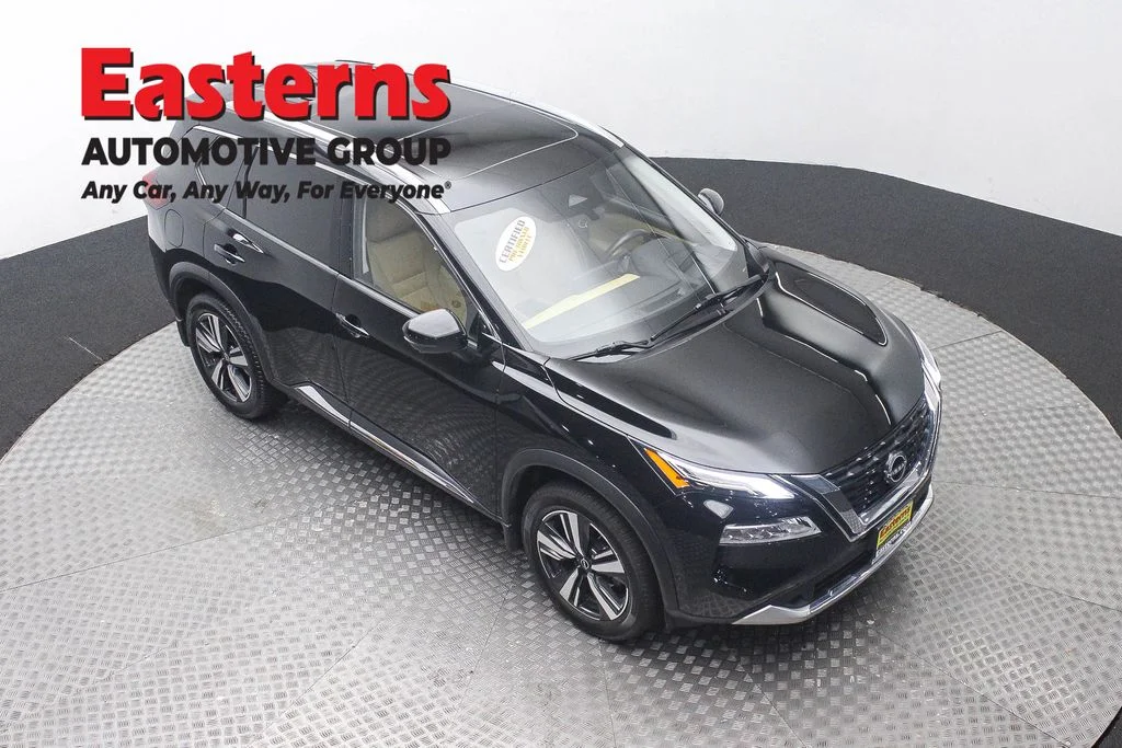 Used 2023 Black Nissan Platinum image 3