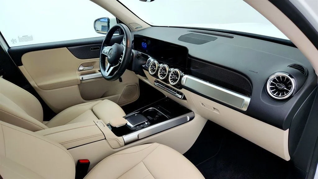 Used 2022 Polar White Mercedes-Benz EQB 300 4MATIC® SUV w/ Pinnacle Pkg & Driver Assistance Pkg Lite image 25