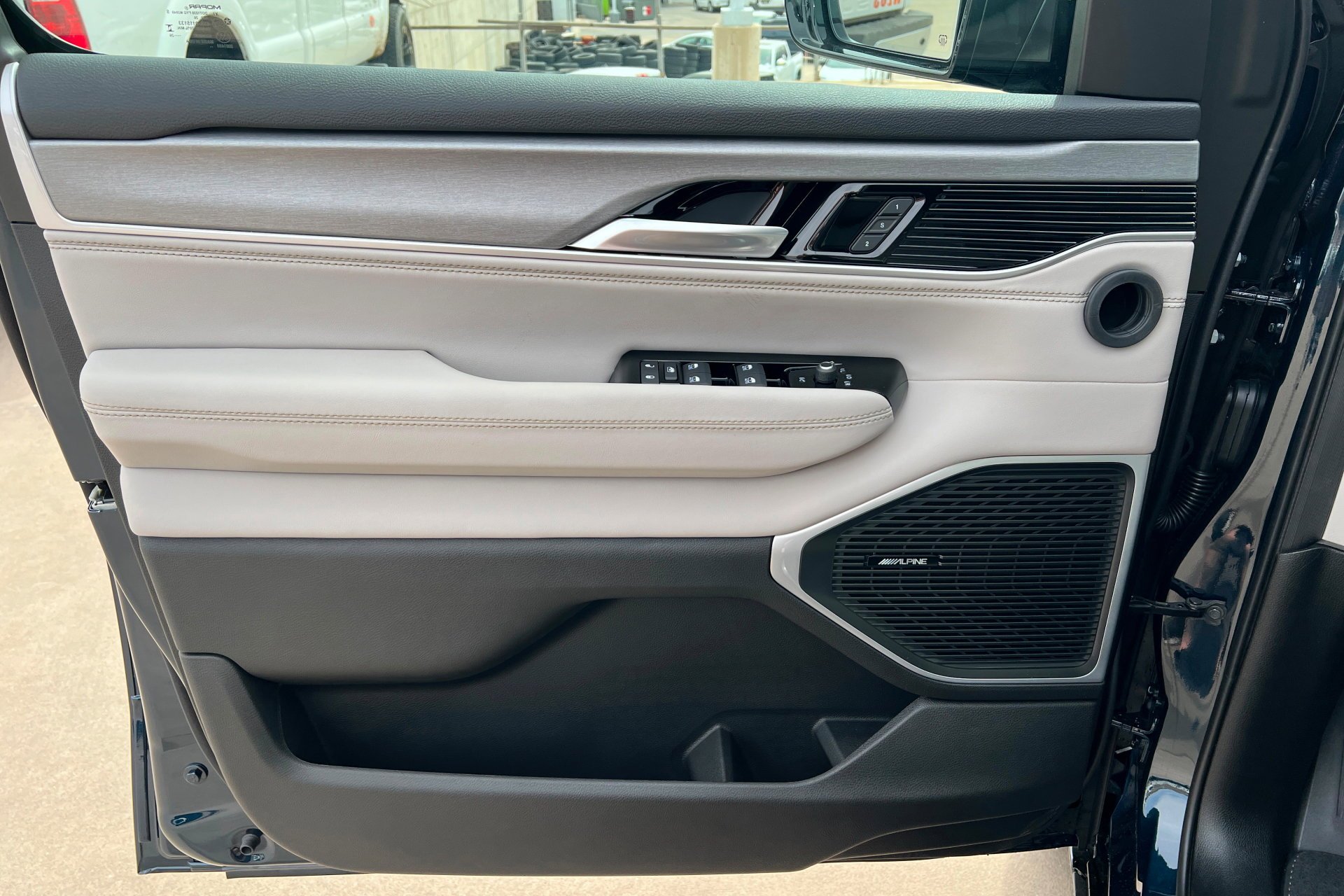 New 2026 Fathom Blue Pearl-Coat Exterior Paint (Late Availability) Jeep Limited Altitude image 15