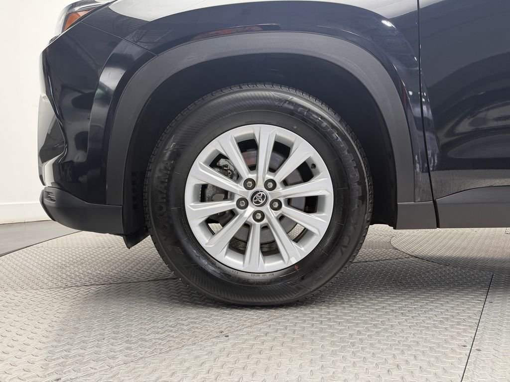 Used 2025  Toyota XLE image 8