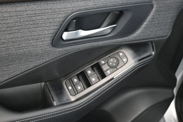 Used 2023 Brilliant Silver Metallic Nissan SV image 11
