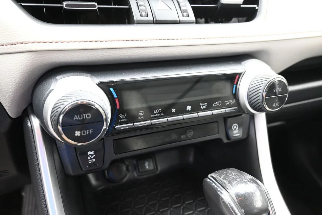 Used 2020 Silver Toyota XLE Premium image 19