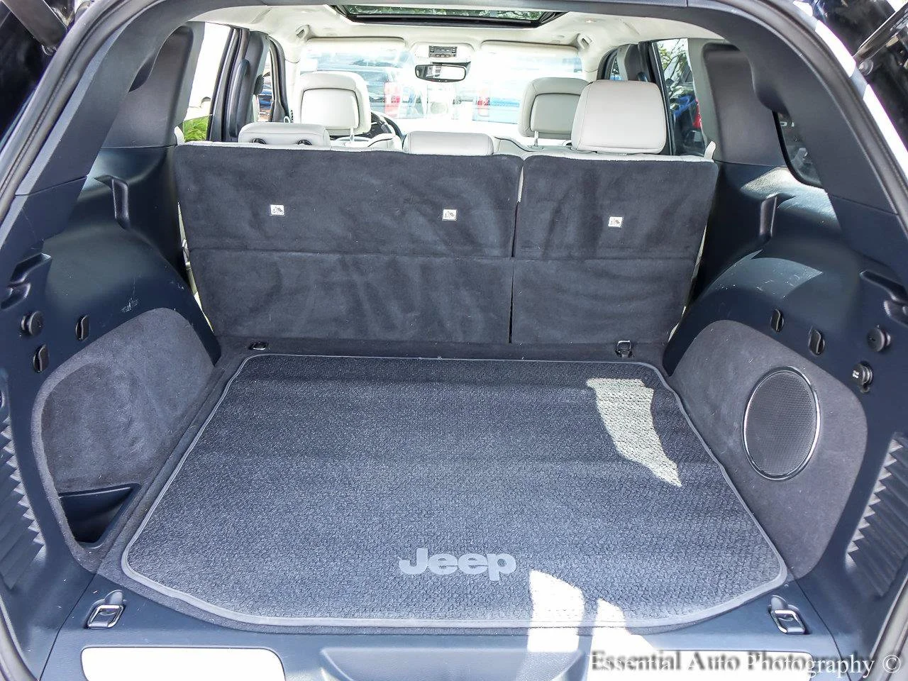 Used 2020 Diamond Black Crystal Pearlcoat Jeep Summit image 21