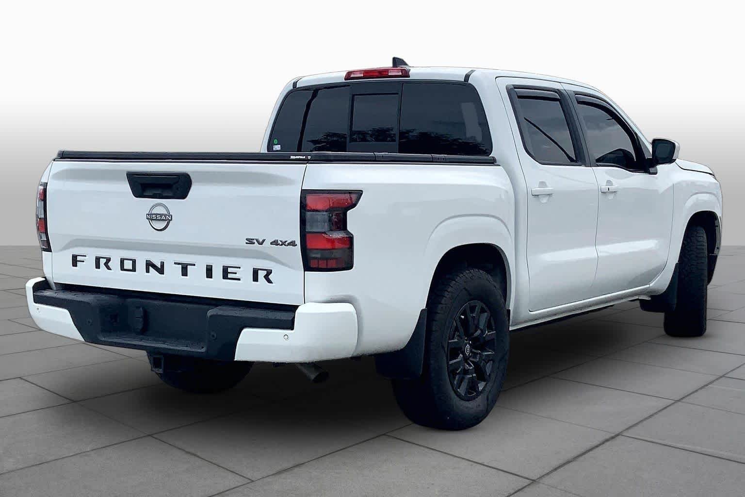Used 2022 Glacier White Nissan SV image 13