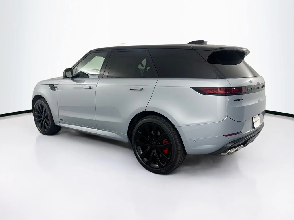 New 2026 Ionian Silver in Gloss finish Land Rover Autobiography image 7