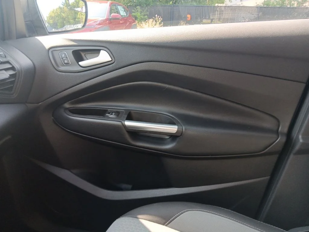 Used 2019 Lightning Blue Metallic Ford SE image 25