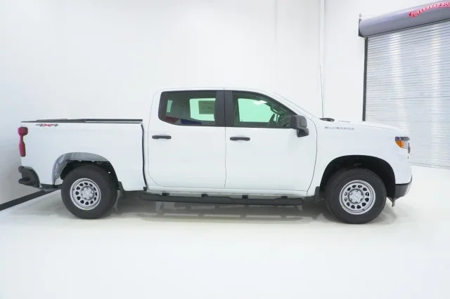 New 2026 Summit White Chevrolet WT image 4