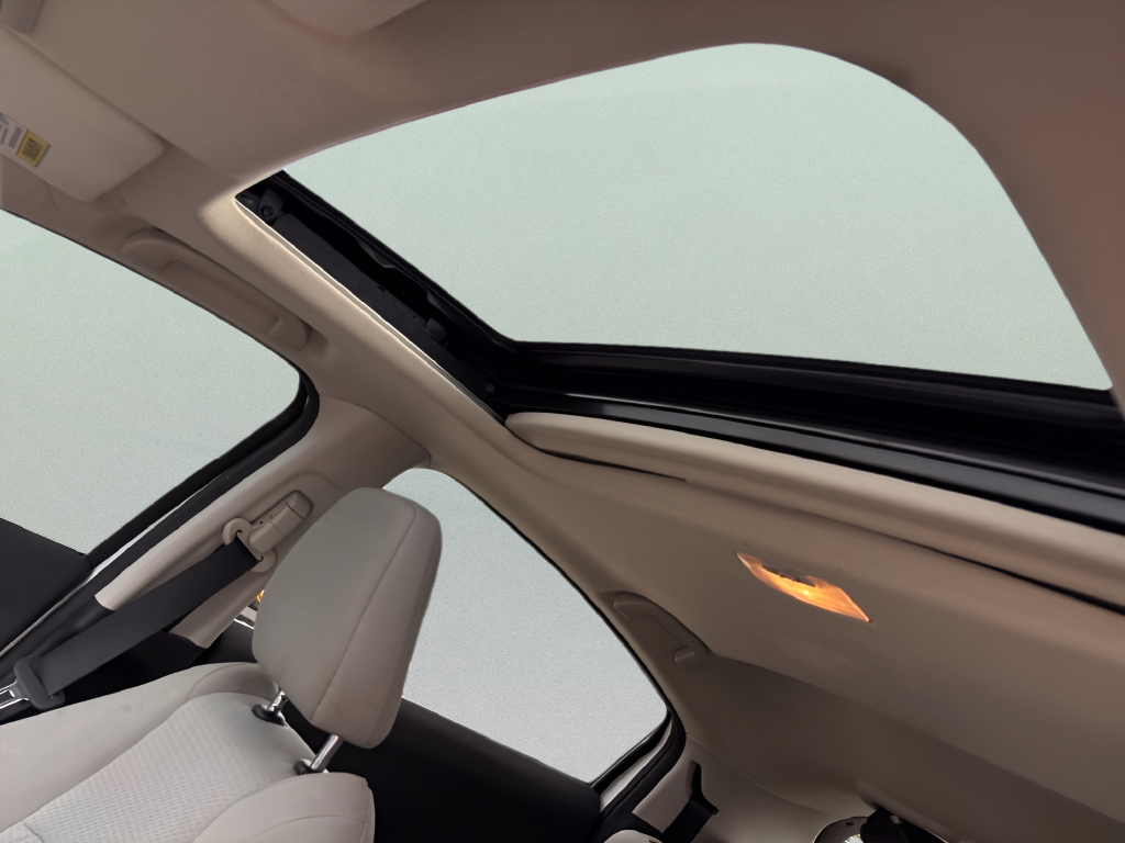 Used 2022 White Honda EX image 32
