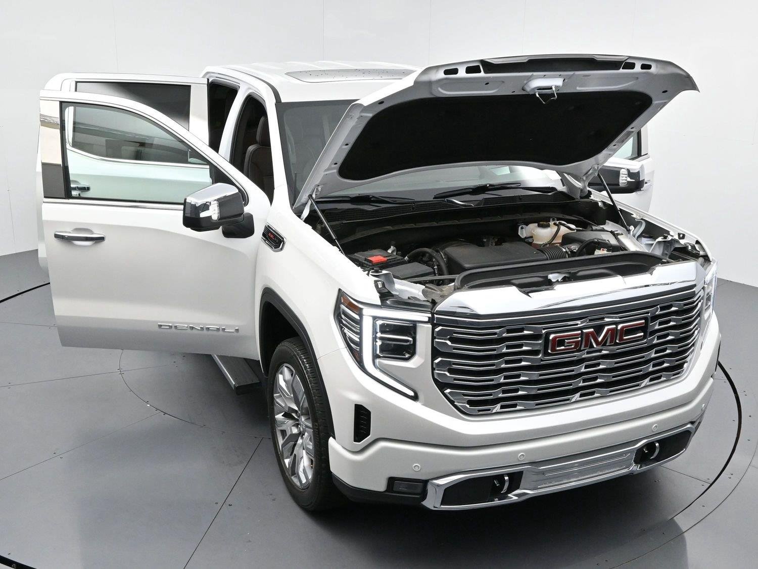 Used 2024 White Frost Tricoat GMC Denali image 45
