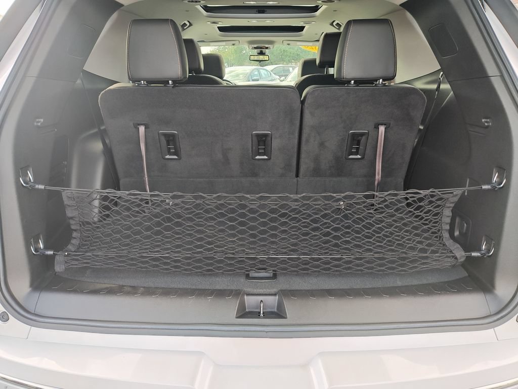 Used 2020 IRIDESCENT PEARL TRICOAT Chevrolet Premier image 9