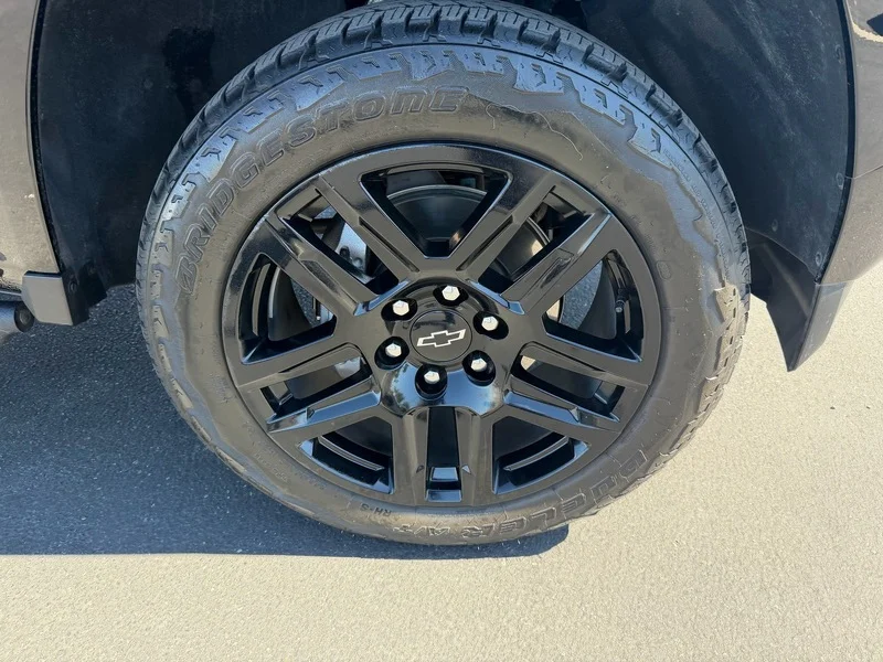 Used 2025 Black Chevrolet Z71 image 31