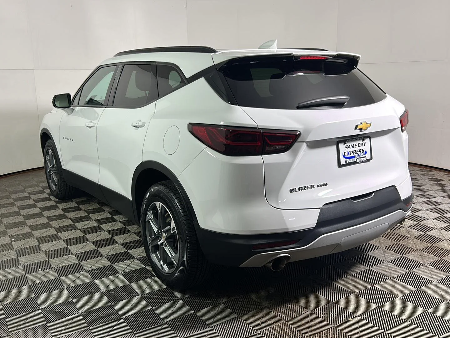 Used 2023 Summit White Chevrolet LT image 10
