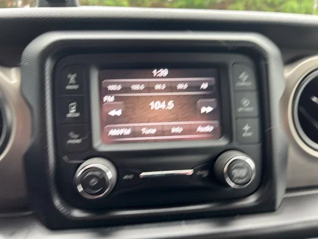 Used 2020  Jeep Unlimited Sport S image 16