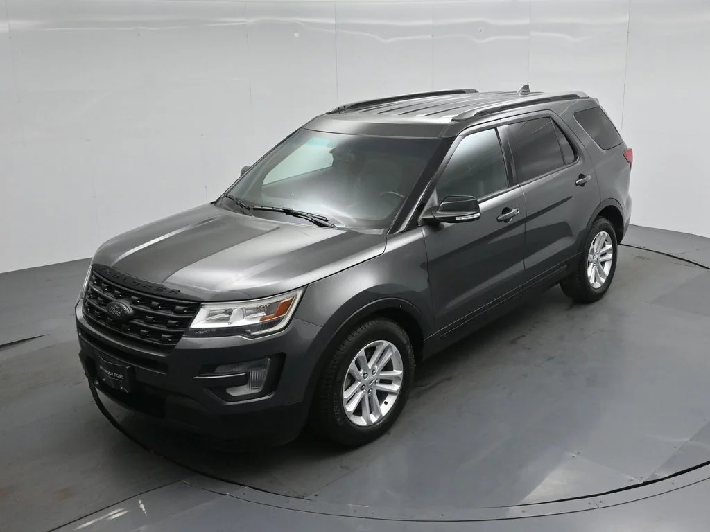 Certified Used 2017 Gray Ford XLT image 37