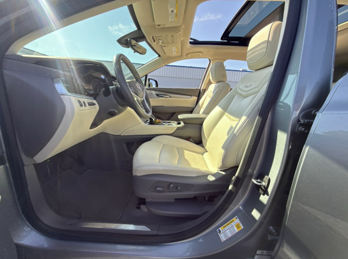 Used 2024 Silver Cadillac Premium Luxury image 9