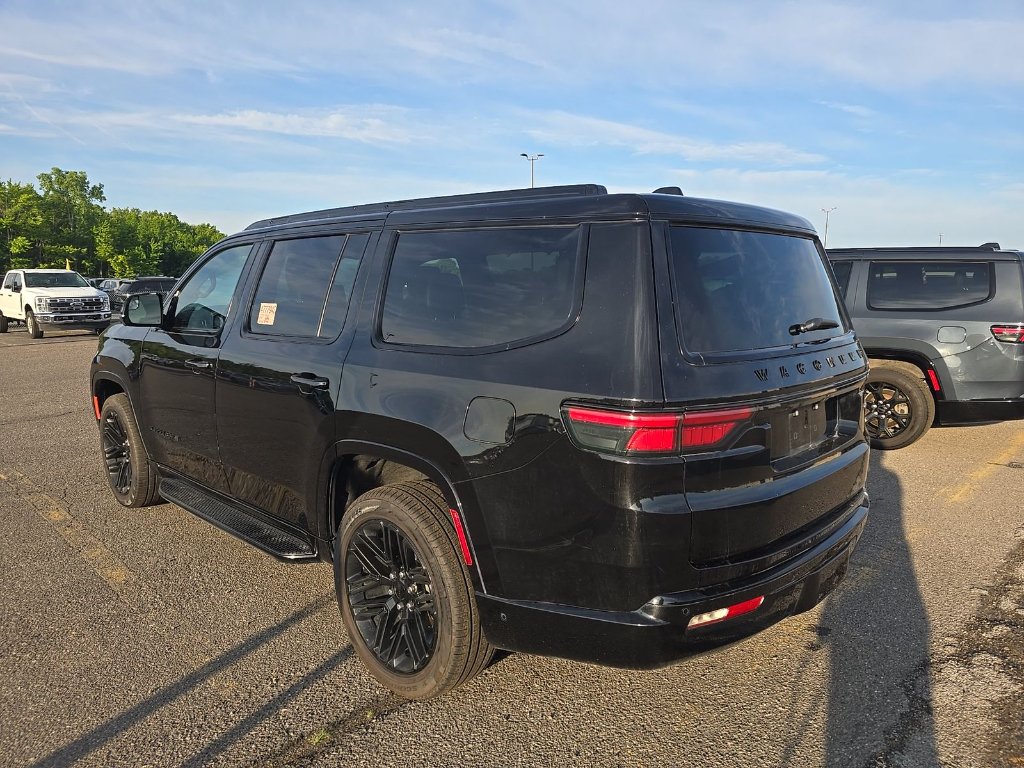 Used 2024 Diamond Black Crystal Pearlcoat Jeep Series II Carbide image 4