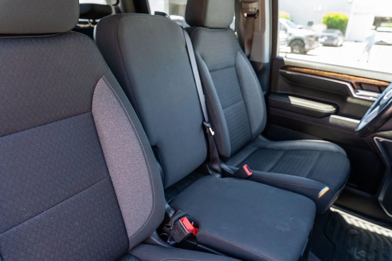 Used 2023 Silver GMC Elevation image 13
