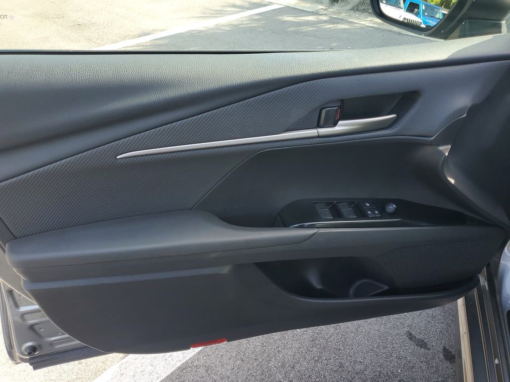 Used 2025  Toyota SE image 10