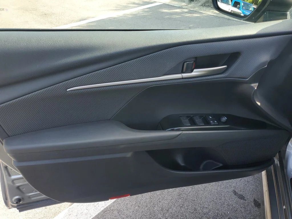Used 2025  Toyota SE image 10