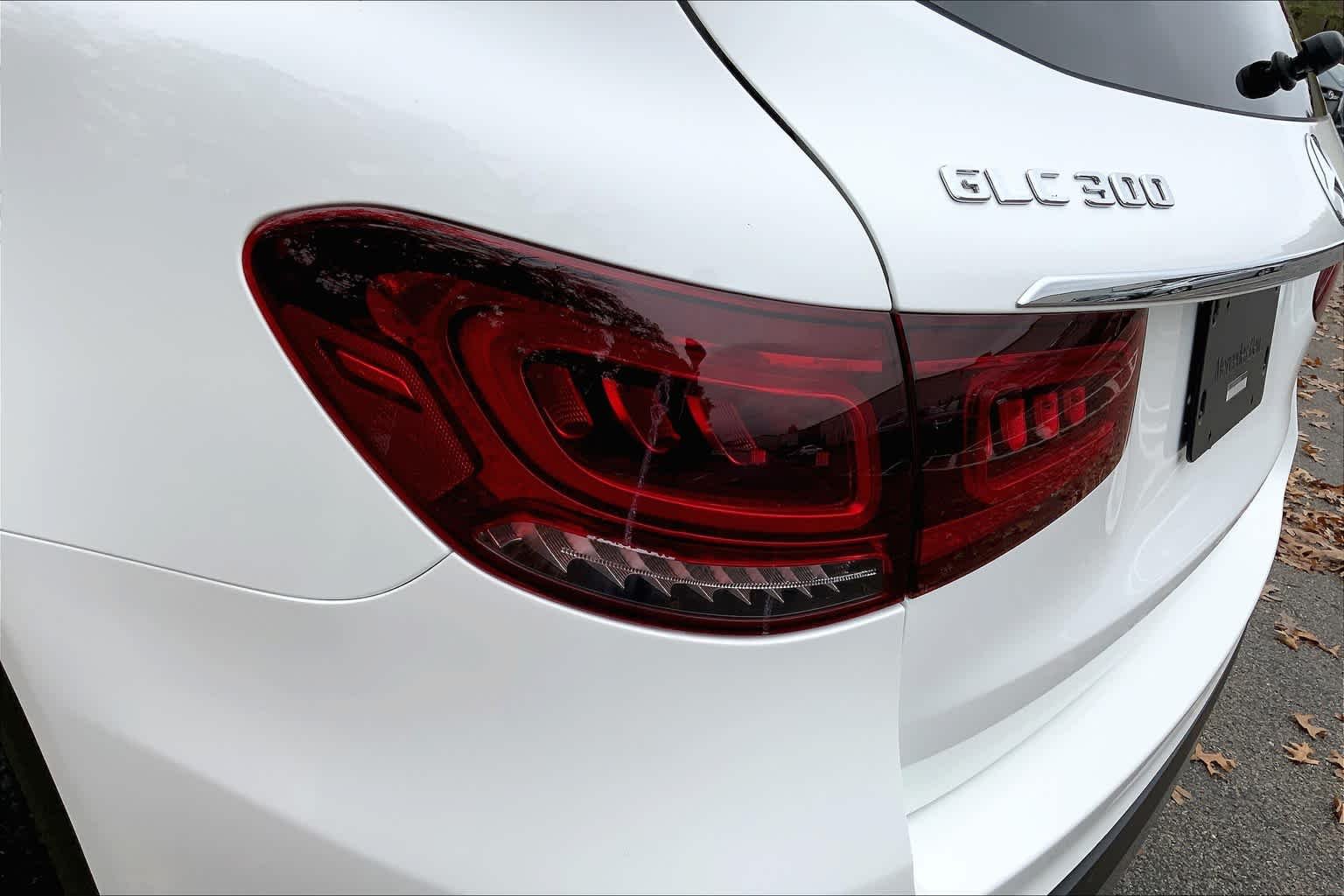 Used 2020 Polar White Mercedes-Benz GLC 300 image 27