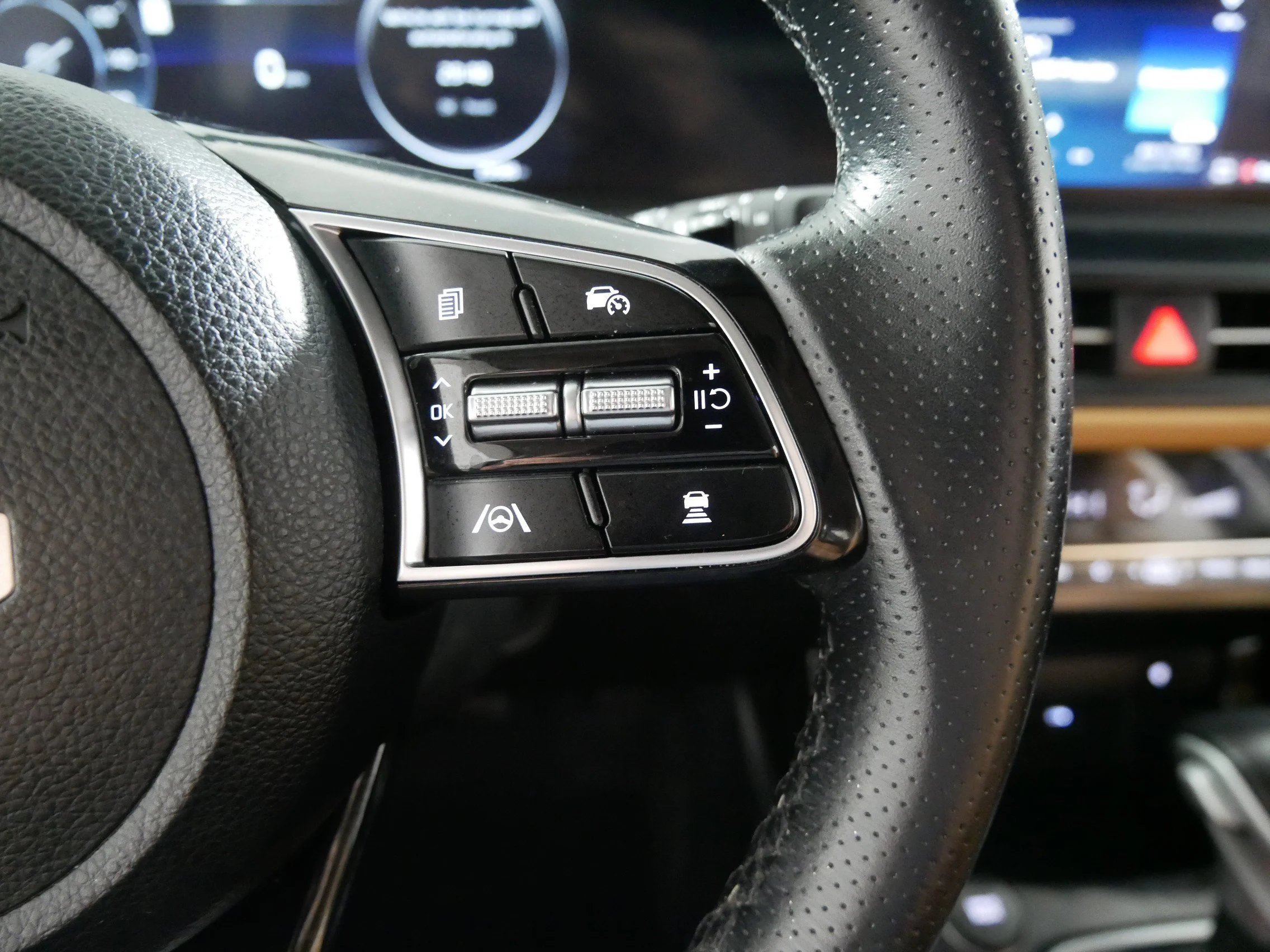 Used 2024 Fusion Black Kia SX image 28