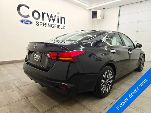 Used 2025 Super Black Clearcoat Nissan 2.5 SV image 5