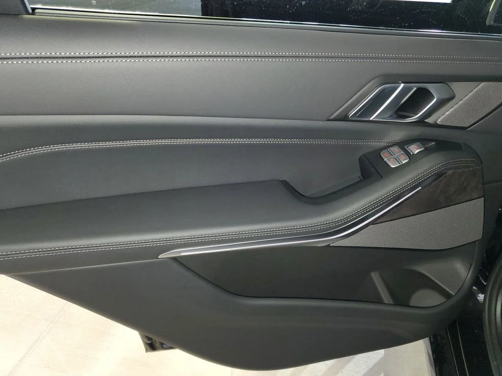 New 2026 Black Sapphire Metallic BMW xDrive40i image 9