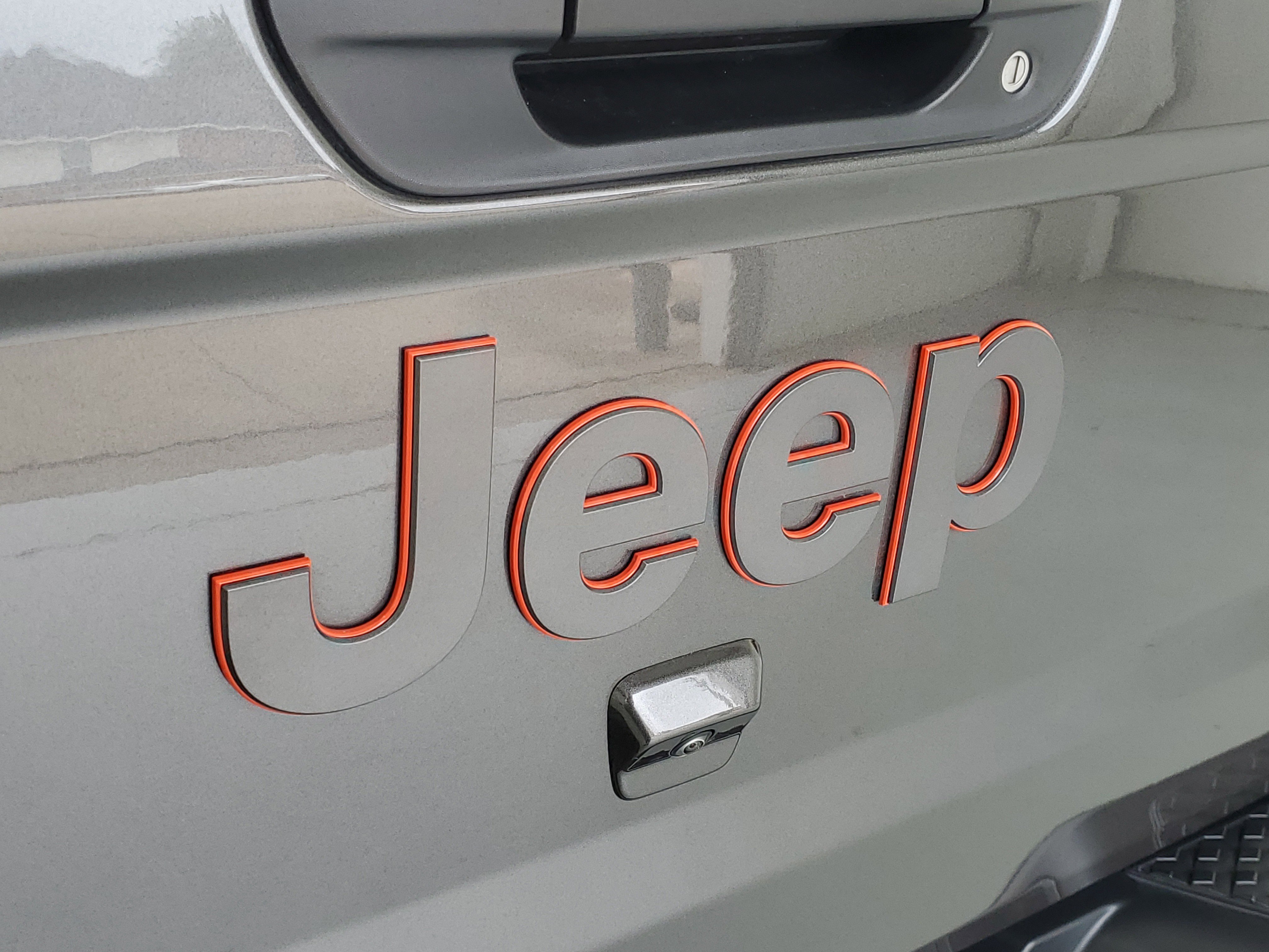 Used 2025 Granite Crystal Metallic Clearcoat Jeep Mojave image 8