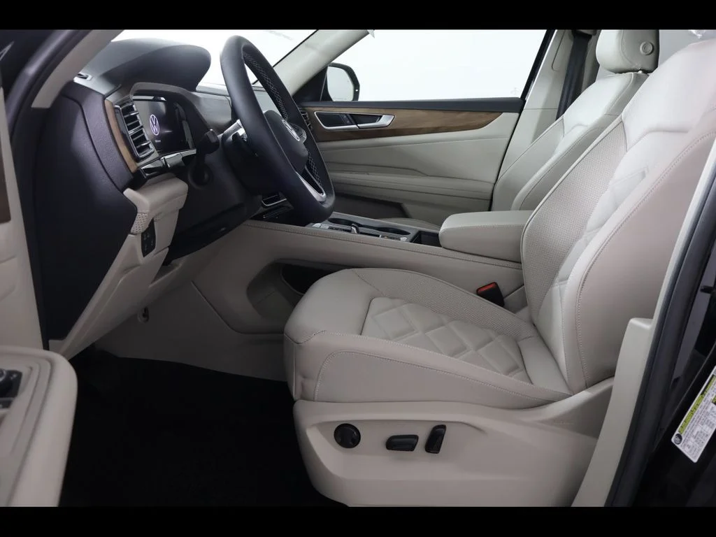 New 2026 Black Volkswagen 2.0T SE image 13