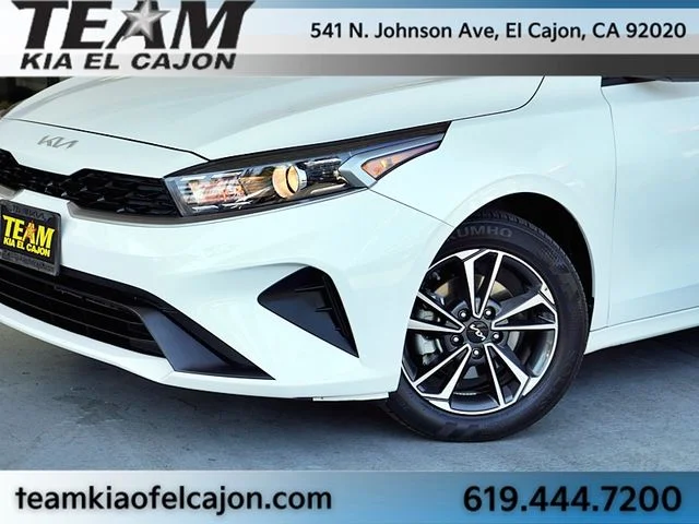 Used 2024 White Kia LXS image 3