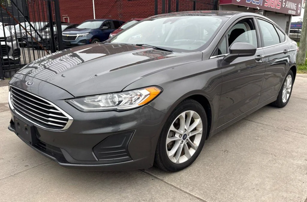 Used 2020 Gray Ford SE image 2