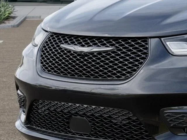 New 2026 Diamond Black Crystal Pearl-Coat Exterior Paint Chrysler Limited image 63