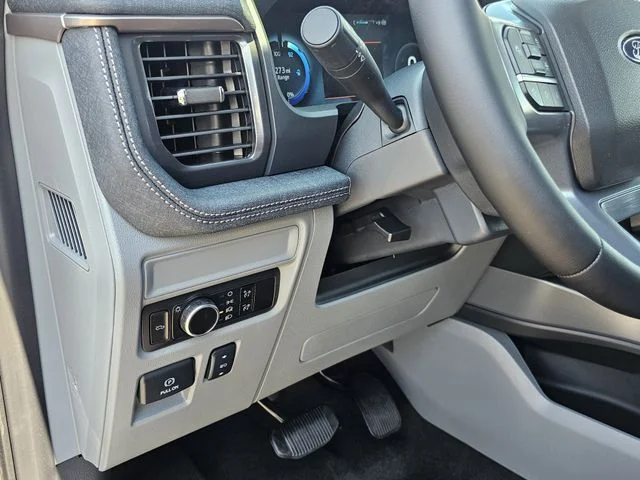 2025 Ford F-150 Lightning Flash - Photo 46