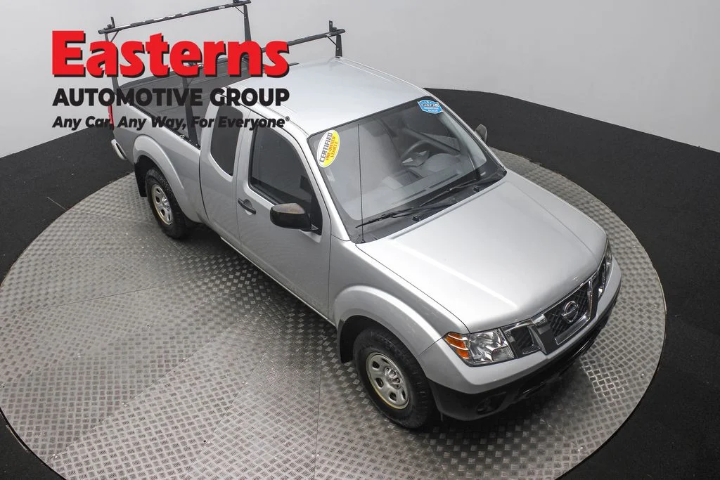 Used 2019 Silver Nissan S image 3