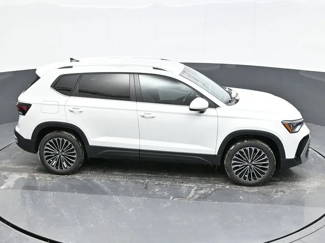 2025 Volkswagen Taos SE - Photo 16