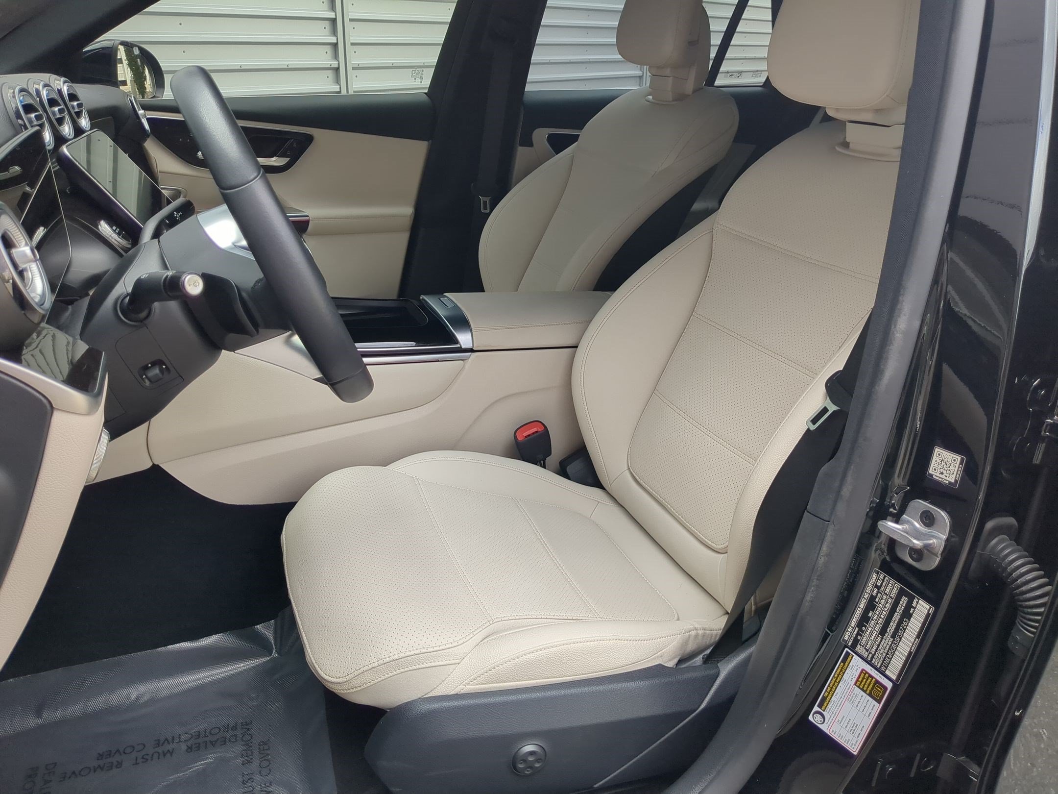 Used 2025 Black Mercedes-Benz GLC 350e image 24