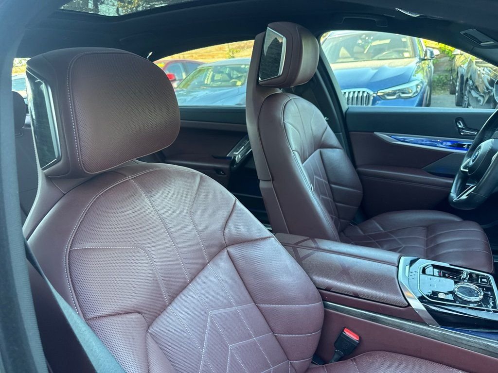 Used 2023 Black BMW 760i xDrive image 18