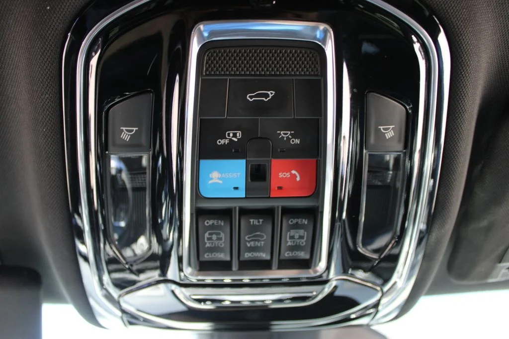 Used 2021 Silver Jeep Overland image 23