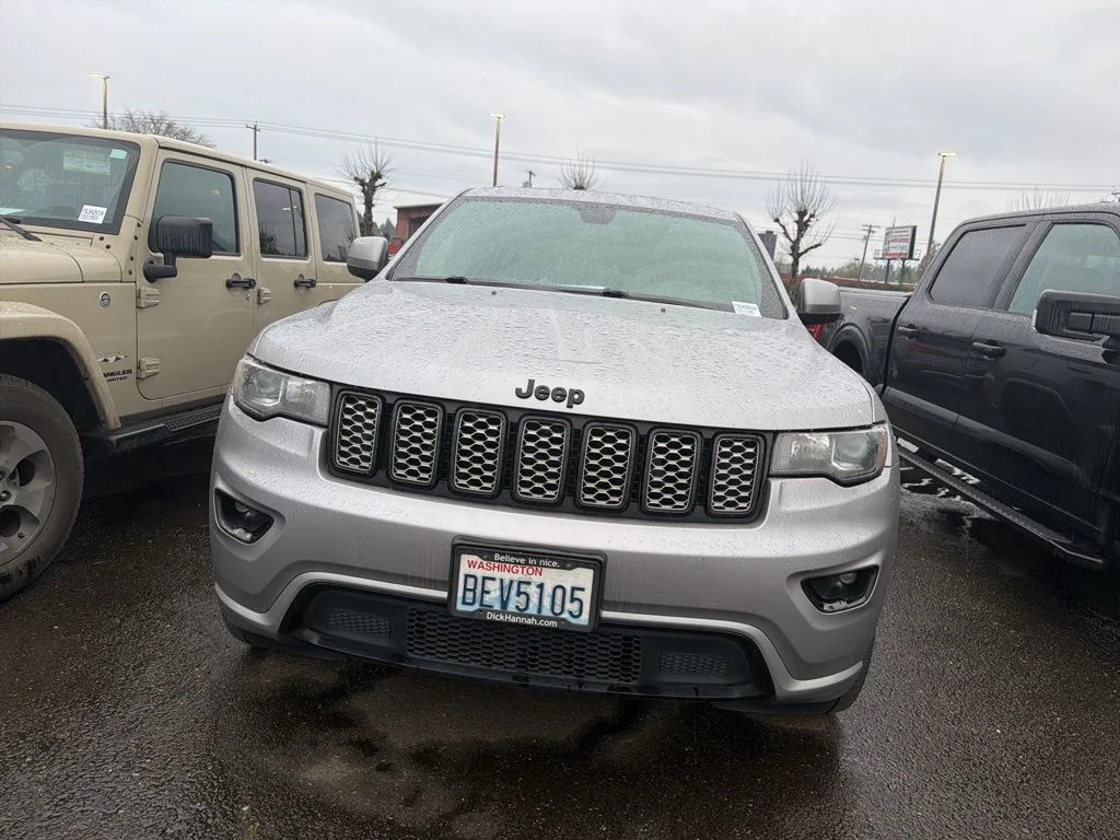 Used 2017 Billet Silver Metallic Clearcoat Jeep Altitude image 2