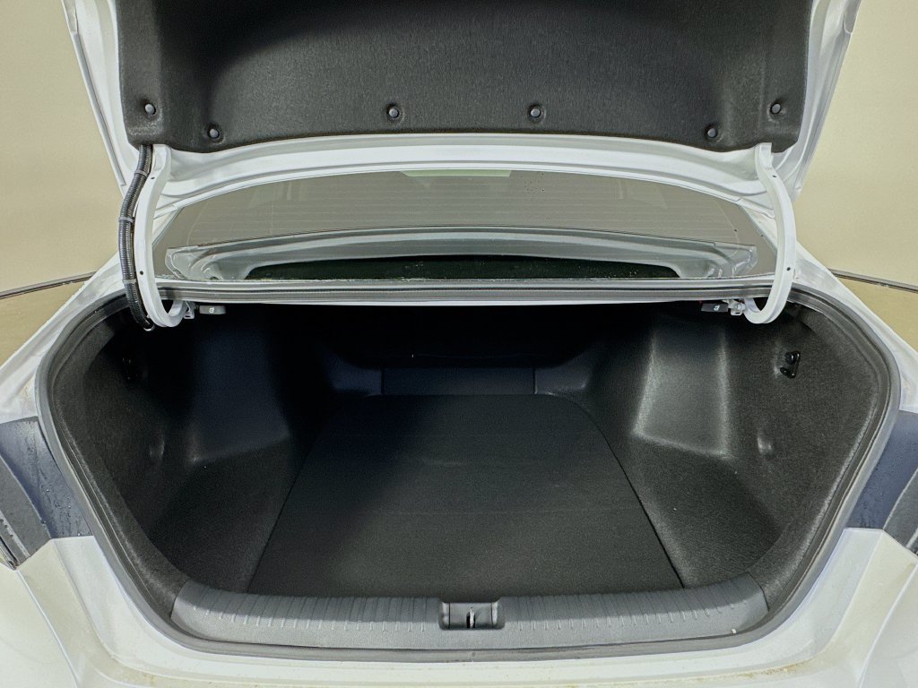 New 2026 Platinum White Pearl Honda SE image 9