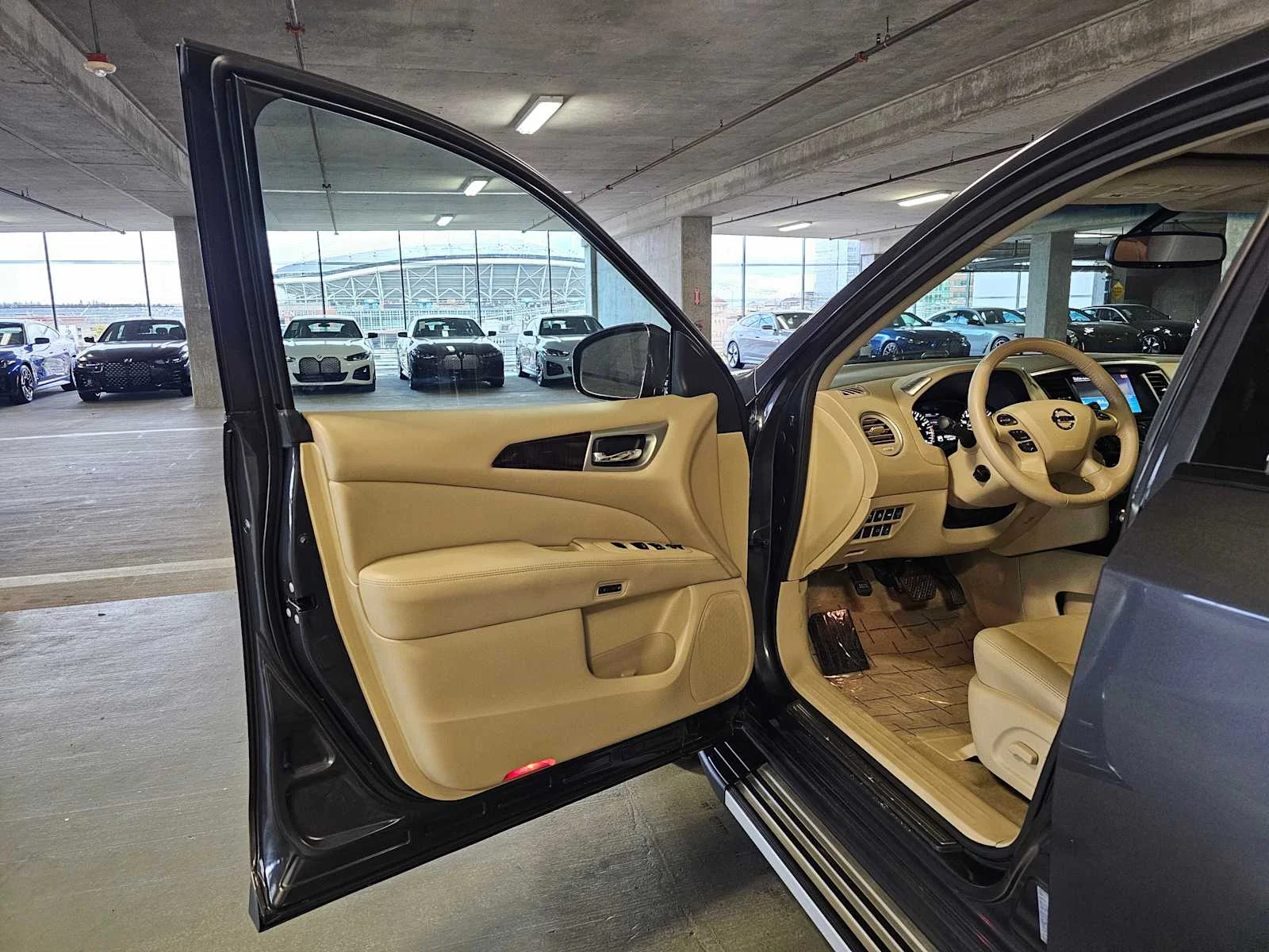 Used 2014 Dark Slate Nissan Platinum image 17