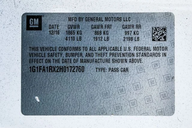 Used 2017 White Chevrolet 1LS image 33