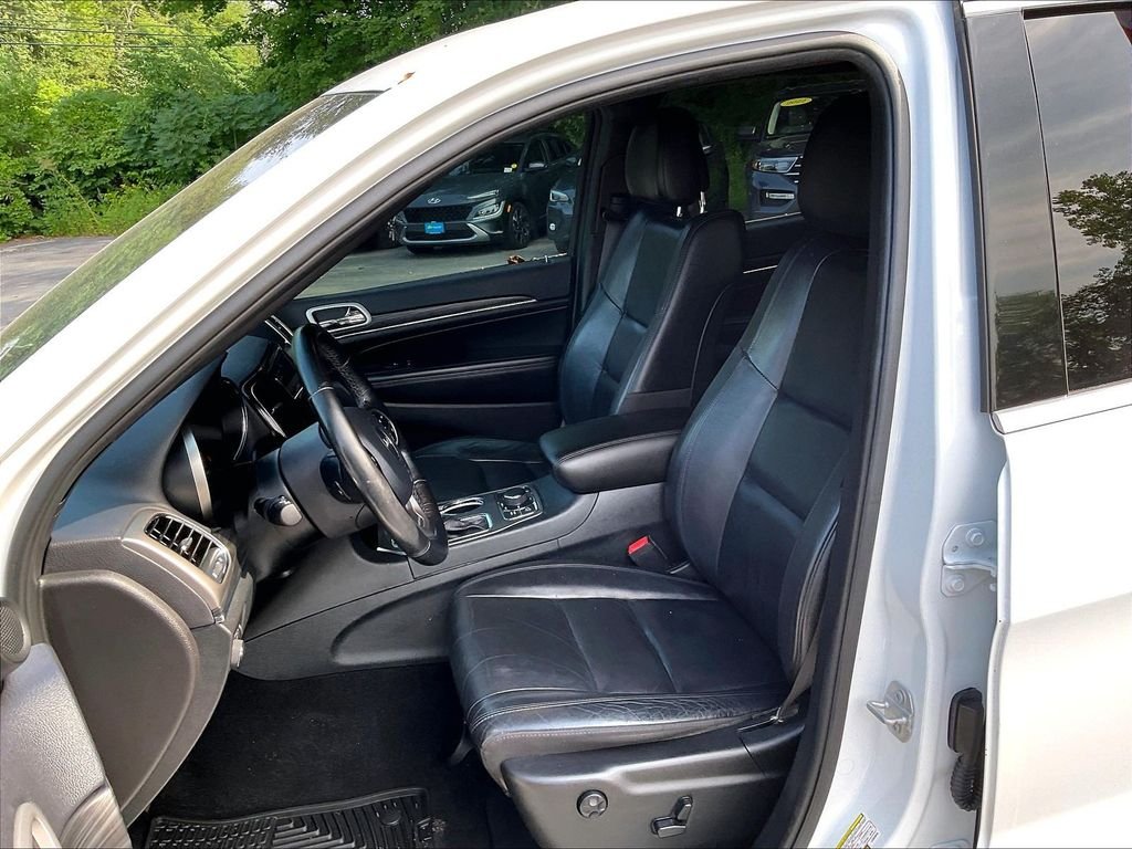 Used 2020 White Jeep Limited image 10